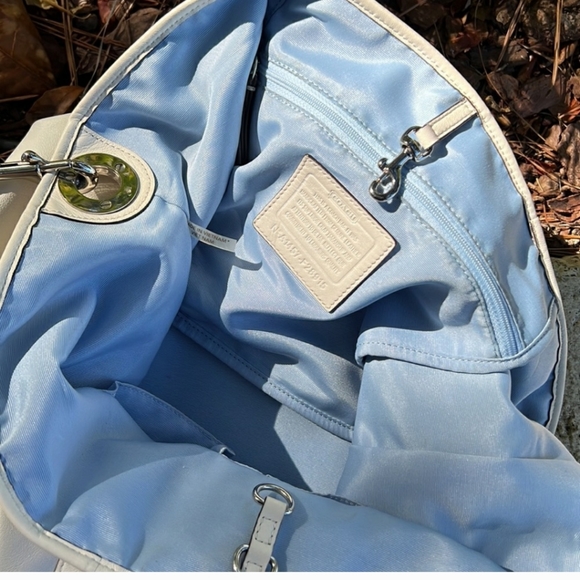 Winter White Coach bag - Picture 3 of 3